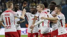 Fotbalisté Lipska se radují z gólu na hiti Zenitu Petrohrad v osmifinálové...