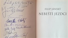 Zdenk Mahler se podílel i na scénái k filmu Nebetí jezdci. Jeho autogram...