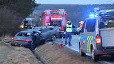 Pi sráce dvou osobních aut u Neven na Plzesku se zranili oba idii a...