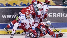 Momentka ze zápasu HC Dynamo Pardubice - HC Ocelái Tinec.