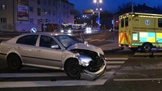 V ranních hodinách dolo k nehod v praské ulici Kobyliské námstí (12. bezna...