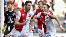 SLÁVISTICKÁ RADOST Slávistický kapitán Milan koda slaví   gól se spoluhráem...