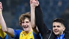 Teplití fotbalisté Alex Král (vlevo) a Patrik itný, stelci ze zápasu proti...