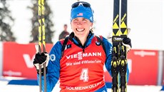 Americká biatlonistka Susan Dunkleová v cíli stíhacího závodu v Oslu