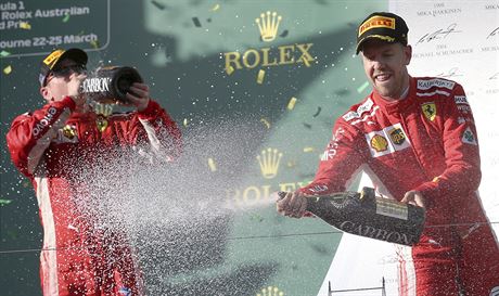Sebastian Vettel slav vtzstv ve Velk cen Austrlie formule 1, s nm i...