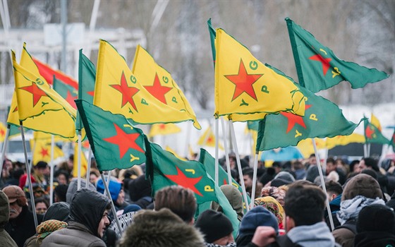 Hannover. Kurdská demonstrace proti turecké vojenské operaci v Afrínu (17....