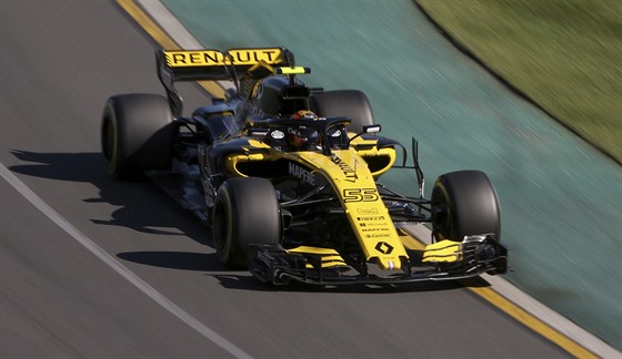 V ZÁVOD. Carlos Sainz ve voze Renault pi Velké cen Austrálie F1.
