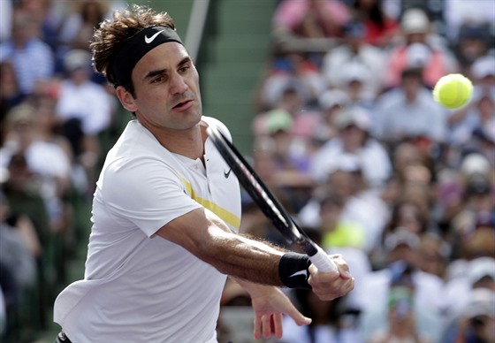 vcar Roger Federer bhem utkn proti Thanasi Kokkinakisovi na turnaji v Miami