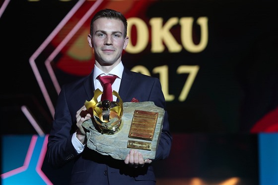 Vladimír Darida s korunkou pro pro vítze ankety  Fotbalista roku 2017.