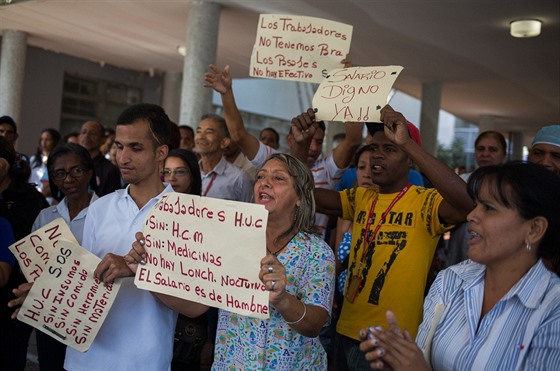 Zaměstnanci univerzitní nemocnice v Caracasu protestují proti nízkým mzdám...