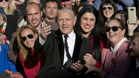 Antonio Banderas s fanoušky na premiéře seriálu Génius: Picasso v Malaze (22....