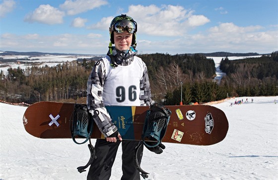 Čtrnáctiletý snowboardista Tomáš Tůma si poprvé zazávodil letos v lednu. Od té...
