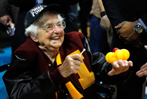 Jean Dolores Schmidtová neboli Sister Jean nosí letos tstí basketbalistm...