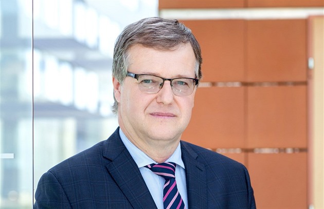 Podpora eura je velmi nízká, ale objektivní překážky neexistují, říká Zahradník. Proč by nedělal referendum?