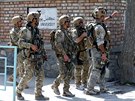 Afghánské bezpenostní sloky na míst teroristického útoku v Kábulu (21....