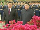 Severokorejský vdce Kim ong-un (vpravo) a ínský prezident Si in-pching...