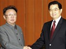 Setkání severokorejského vdce Kim ong-ila (vlevo) s ínským prezidentem...