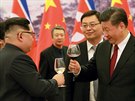 Severokorejský vdce Kim ong-un (vlevo) a ínský prezident Si in-pching na...