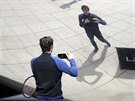 Selfie nesmí chybt. Tenista Roger Federer se fotí v Cloud Gate v Chicagu,...