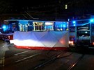 Do tramvaje v Brn ve stedu veer na kiovatce narazilo auto, jeho idi...
