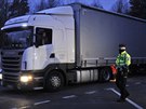 patn stojc kamion s registran znakou Olomouckho kraje policist navedli...