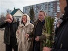 Lidé picházejí na poheb jedné z obtí poáru v Kemerovu. (28. 3. 2018)
