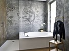 Koupelny zdobí stíbroedé strky s nádhernými pírodními dekory od firmy Wall...