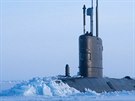 Britská ponorka se vynoila z arktického ledu