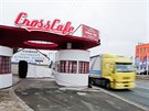 CrossCafe chce zídit kavárnu v prvorepublikové benzince v Hradci Králové.