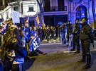 Pi nedlních protestech v Barcelon dolo ke stetm separatist s policejními...