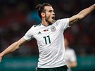 Gareth Bale se ve velském dresu raduje z gólu, který na China Cupu vstelil...