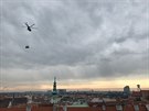 V Bratislav Ecocapsule peváel vrtulník. 
