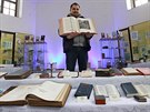 Hamrozi v kl�tern� kapli vybudoval unik�tn� Sv�tov� muzeum a knihovnu Bible.