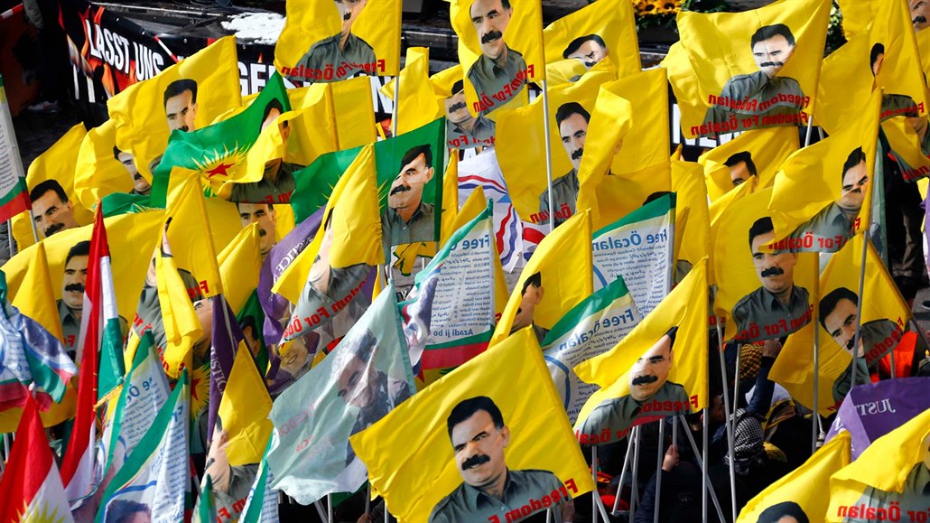 Hannover. Kurdská demonstrace proti turecké vojenské operaci v Afrínu (17....