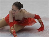 KOLAPS. Třikrát poznala olympijská vítězka Alina Zagitovová tvrdost milánského...