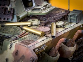 Dopl�ky na korb� n�meckého tanku Pzkpfw VI b aka Tiger II aka Königstiger...
