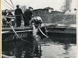 Historické fotky jednotky praských hasi, kteí 23. bezna 2018 oslavili 165...