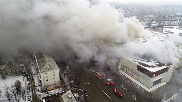 Při požáru obchodního centra v sibiřském městě Kemerovo zemřely desítky lidí. (25. března 2018)