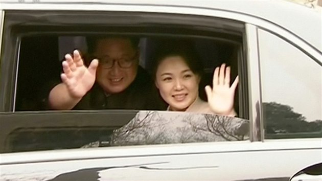 Severokorejsk vdce Kim ong-un s manelkou pi nvtv ny (bezen 2018)