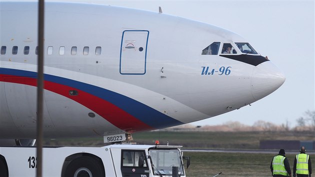 Skupina 23 ruských diplomatů a jejich rodinných příslušníků vyhoštěných z Británie odletěla speciálním letadlem z londýnského letiště do Moskvy (20. března 2018).