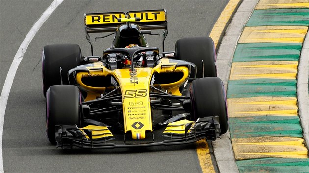 Španěl Carlos Sainz Jr prohání svůj vůz po trati Velké ceny Austrálie.