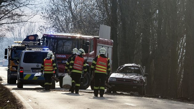 Místo tragické dopravní nehody, při níž na okraji Olomouce u křižovatky na konci ulice Šlechtitelů zemřely dvě děti. Další dítě a dva dospěli skončili v nemocnici. (29. března 2018)