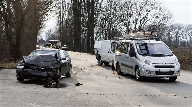 Msto tragick dopravn nehody, pi n na okraji Olomouce u kiovatky na konci ulice lechtitel zemely dv dti. Dal dt a dva dospli skonili v nemocnici. (29. bezna 2018)