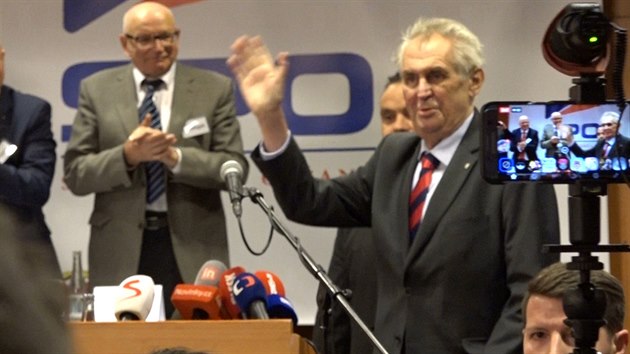 Ze strany pr�v ob�an� jsou op�t Zemanovci