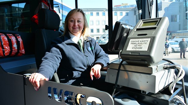 Autobusy maj� manu�ln� p�evodovky, co� je opa�n� cesta, ne� jakou se vydal t�eba libereck� dopravn� podnik.