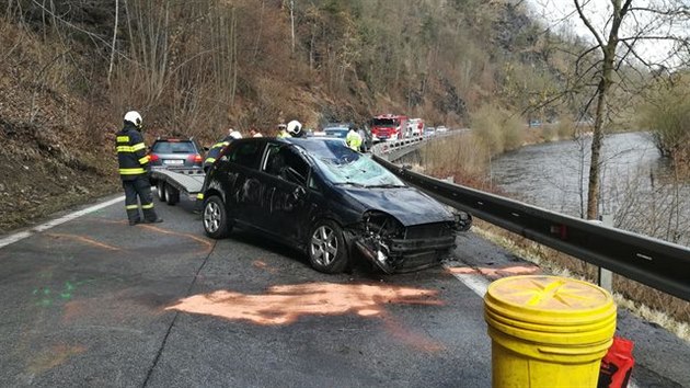 Nebezpečnou jízdu řidiče z Českokrumlovska ukončil až střet s protijedoucím autem.