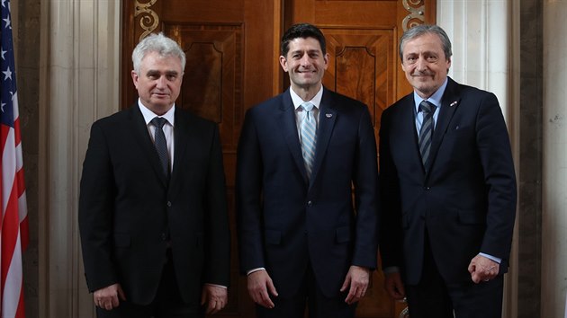 f americk Snmovny reprezentant Paul Ryan s ministrem zahrani Martinem Stropnickm a pedsedou Sentu Milanem tchem (27. bezna 2018).