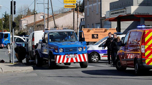 V supermarketu ve městě Trèbes na jihu Francie držel islamista rukojmí. Předtím útočil i v nedalekém Carcassonne. Policie ho po několika hodinách zastřelila. (23. března 2018)