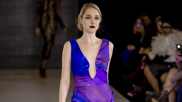 Pětadvacetiletá Jana Kopecká na Týdnu módy v New Yorku předváděla modely deseti návrhářů.