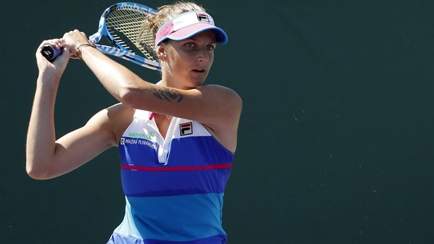Česká tenistka Karolína Plíšková v utkání se Zarinou Dijasovou z Kazachstánu.